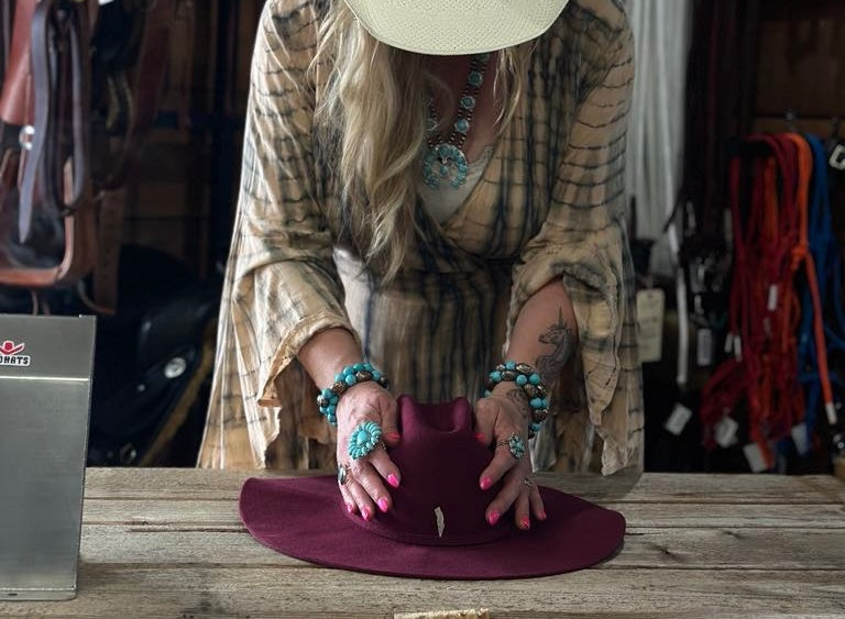 Open crown custom made hats in Kungsbacka