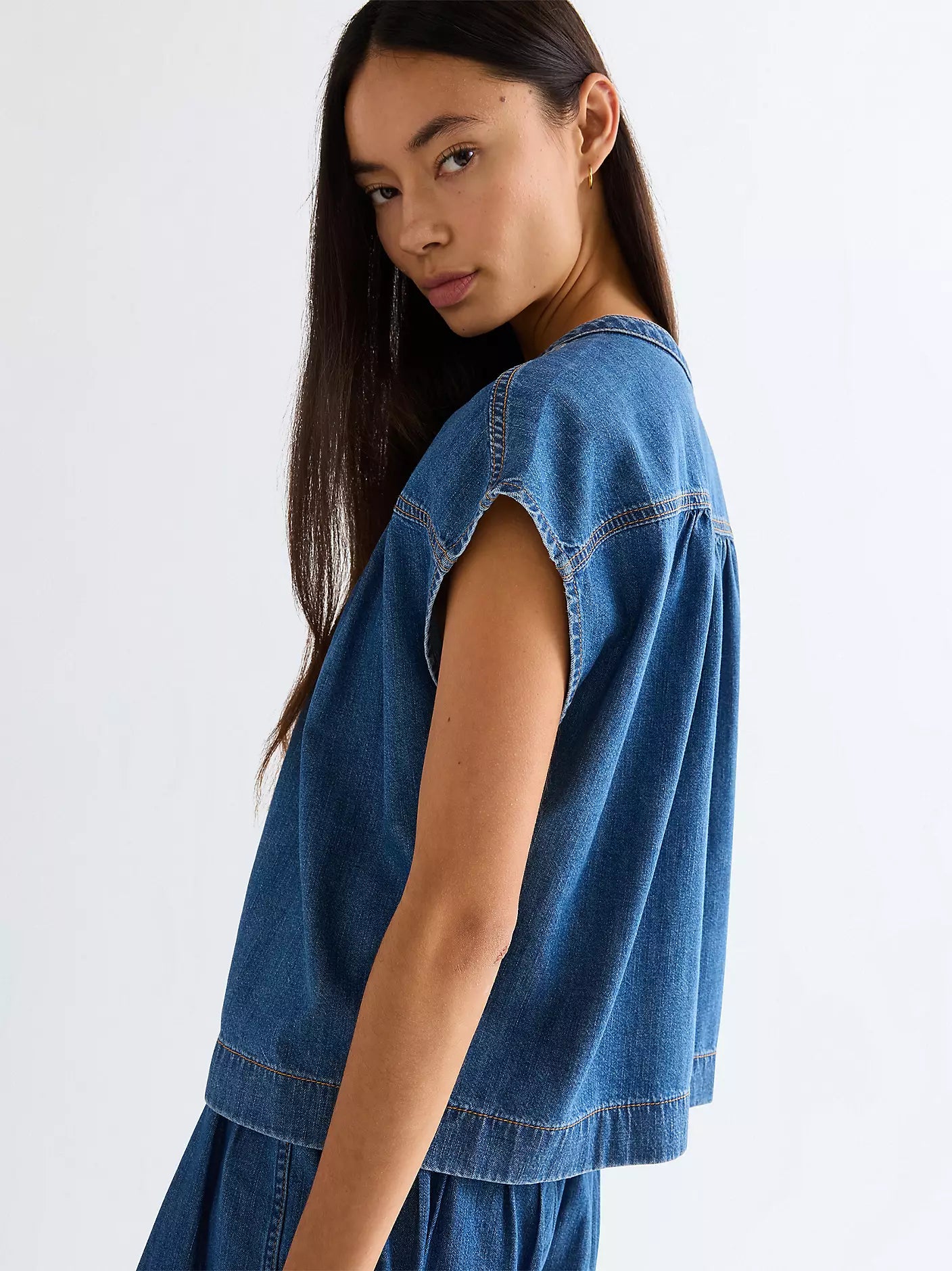 Relaxed Lightweight Drop Shoulder Shirt